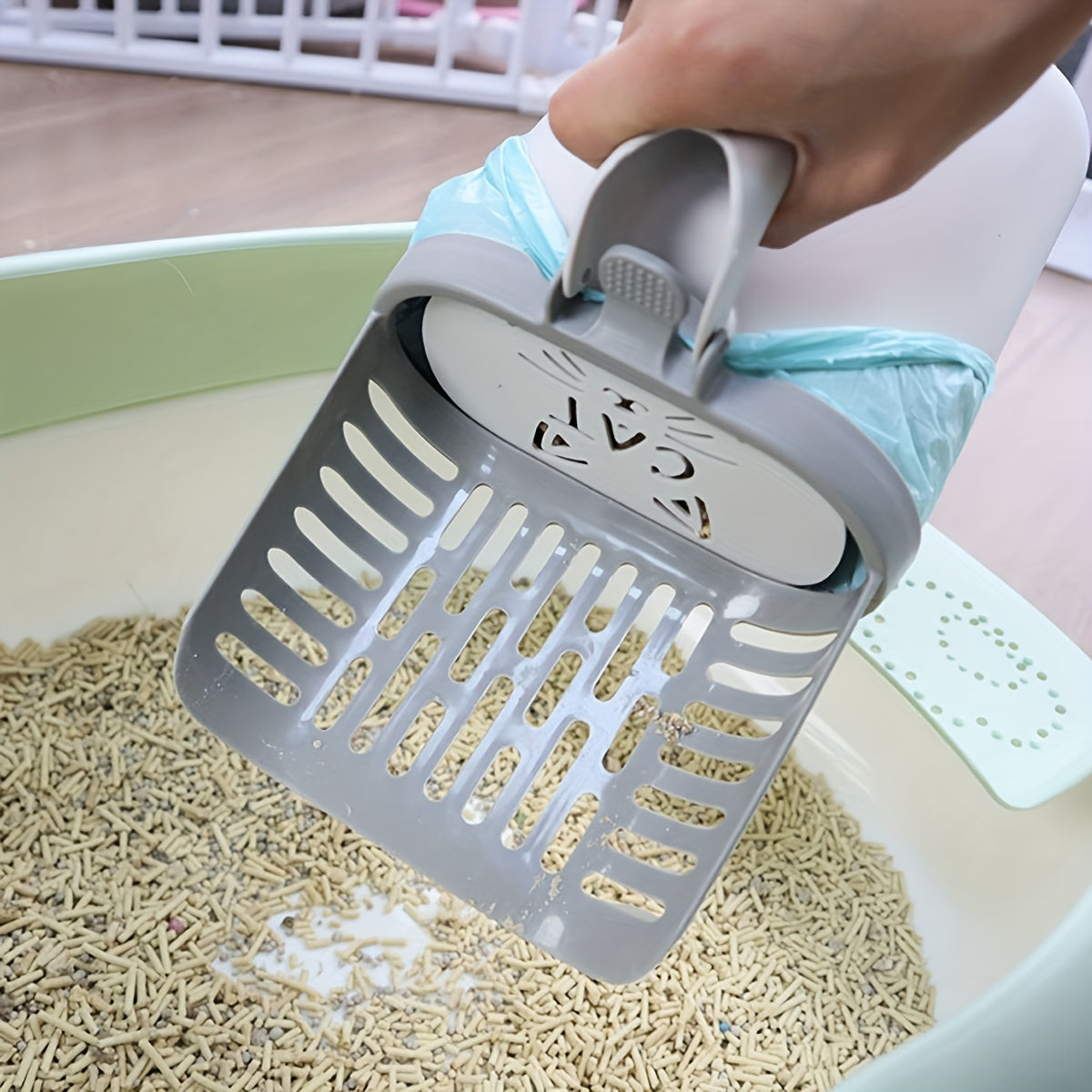 Cat Litter Scoop with Removable Waste Bag Holder, Durable Off-White Plastic Shovel and 1 Roll of Garbage Bags for Daily Litter Box Cleaning