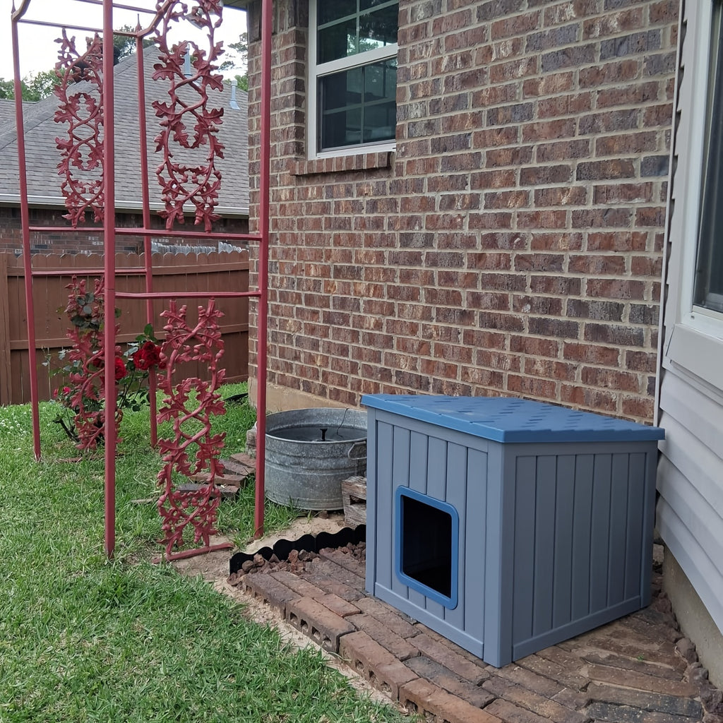 Roofed Outdoor Cat Shelter in Grey, Cozy Pet Resting House for Covered Porches and Secure Balconies, Dedicated Cat Hideaway for Everyday Rest