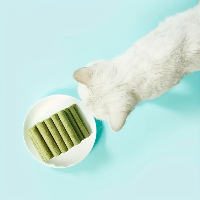 Cat Grass Treats, 15-Piece Freeze-Dried Cat Snack Pack for Supervised Treat Time, Cat Owner Gift Baskets and Everyday Reward Routines