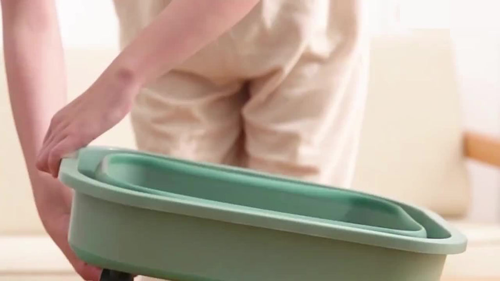 Foldable Dog Food Storage Container with Wheels, Airtight Pet Kibble Bin with Measuring Cup and Scoop, 5-30 lb Capacity for Dogs and Cats