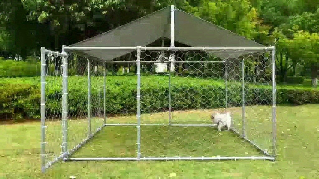 Galvanized Metal Dog Kennel with Canopy, Outdoor Steel Mesh Enclosure with Lockable Gate and PE Roof Cover, Three Backyard Dog Run Size Options